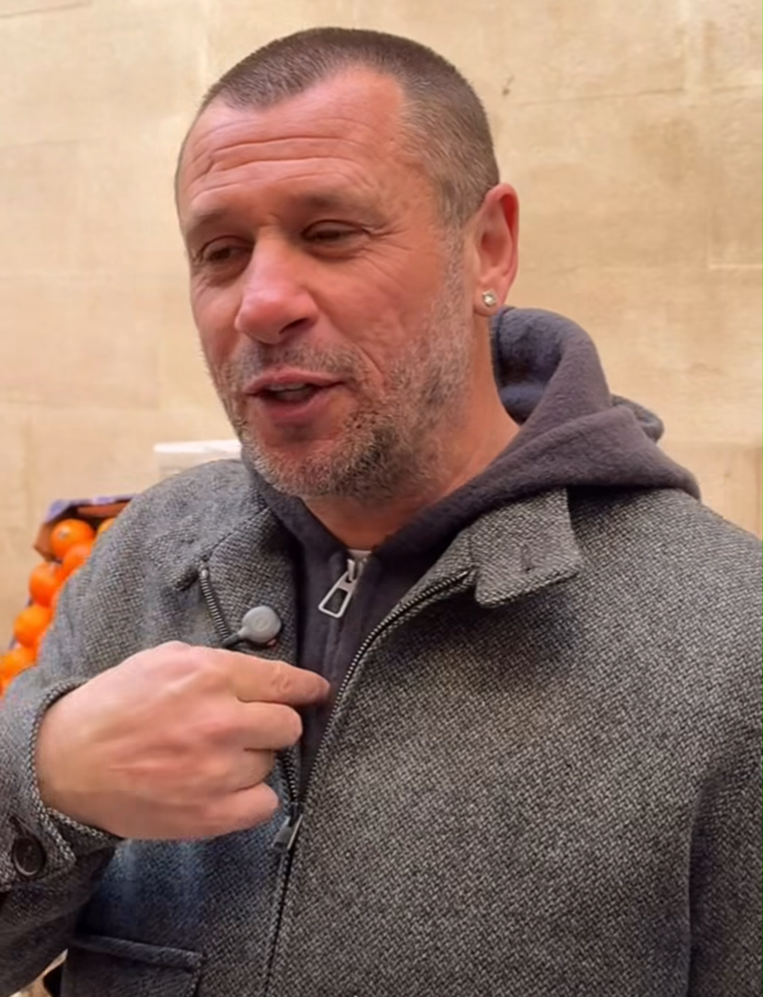 Il cuore di Bari Vecchia non dimentica il suo "figlio": l'abbraccio di Antonio Cassano