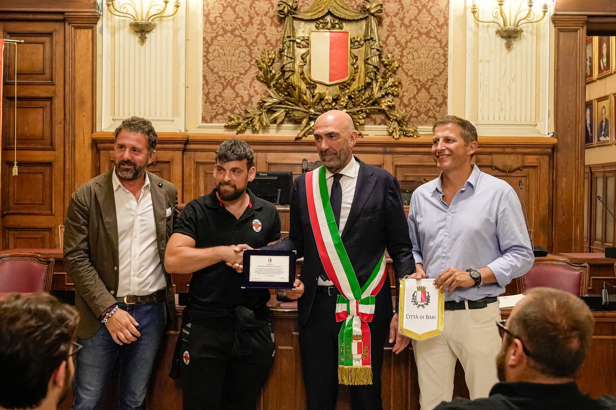 L’Ideale Bari riceve il tributo del Comune: la festa a Palazzo di Città dopo il trionfo in Prima Categoria (CB)